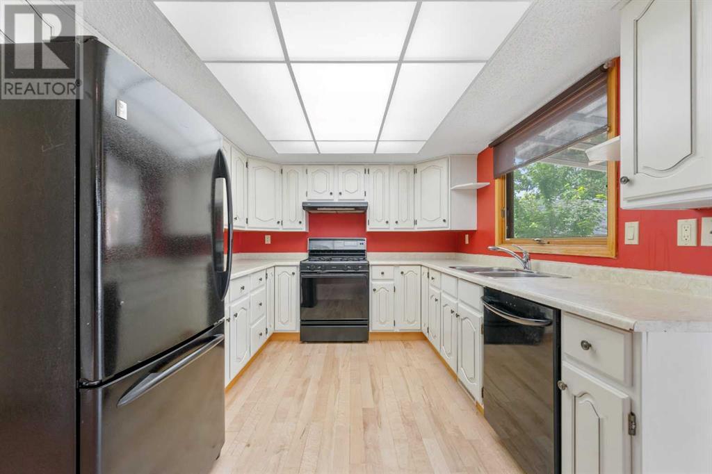 Single Family House for Sale in  Scenic Way NW Scenic Acres Calgary 