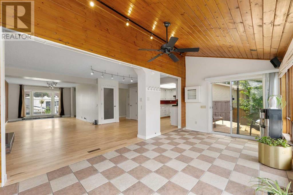Single Family House for Sale in  Scenic Way NW Scenic Acres Calgary 
