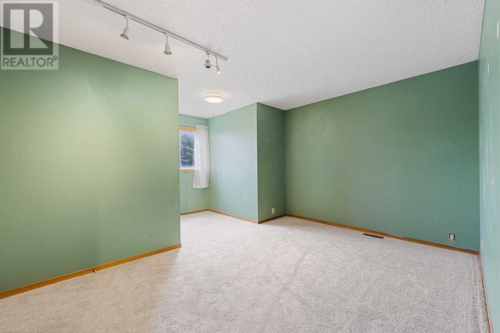 Single Family House for Sale in  Scenic Way NW Scenic Acres Calgary 