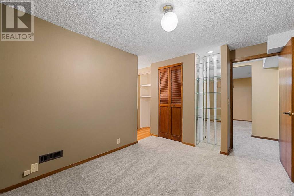 Single Family House for Sale in  Scenic Way NW Scenic Acres Calgary 