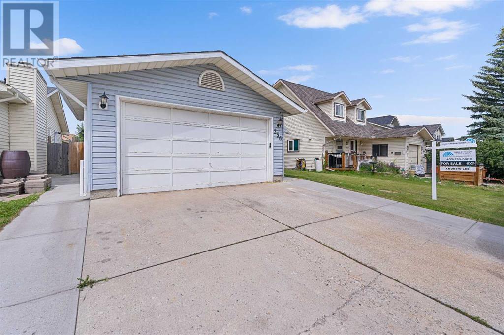 Single Family House for Sale in  Scenic Way NW Scenic Acres Calgary 