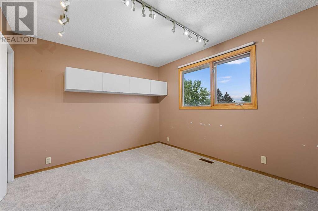 Single Family House for Sale in  Scenic Way NW Scenic Acres Calgary 