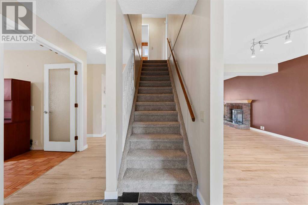 Single Family House for Sale in  Scenic Way NW Scenic Acres Calgary 