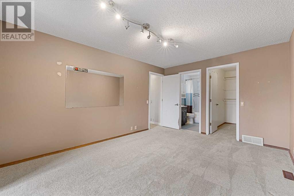 Single Family House for Sale in  Scenic Way NW Scenic Acres Calgary 