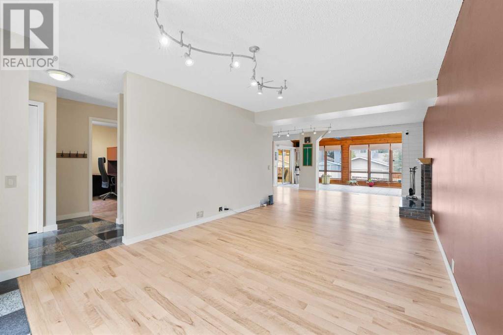 Single Family House for Sale in  Scenic Way NW Scenic Acres Calgary 