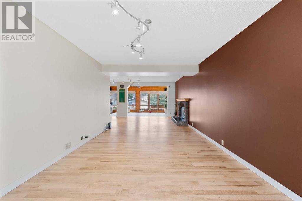 Single Family House for Sale in  Scenic Way NW Scenic Acres Calgary 