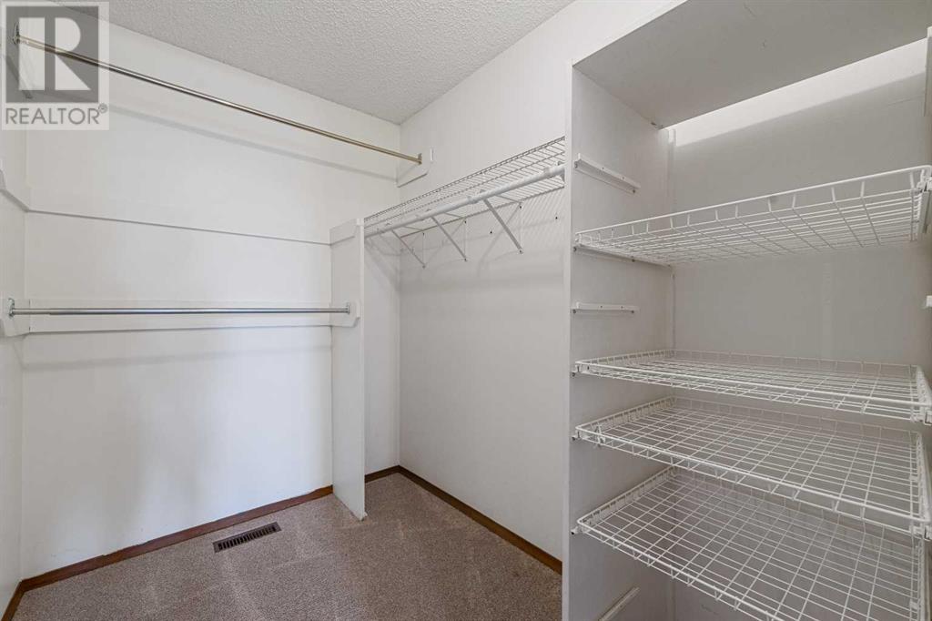 Single Family House for Sale in  Scenic Way NW Scenic Acres Calgary 
