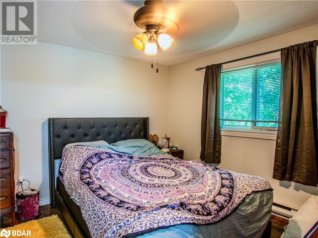 Photo 11 of 40 Doris Drive, Barrie ON