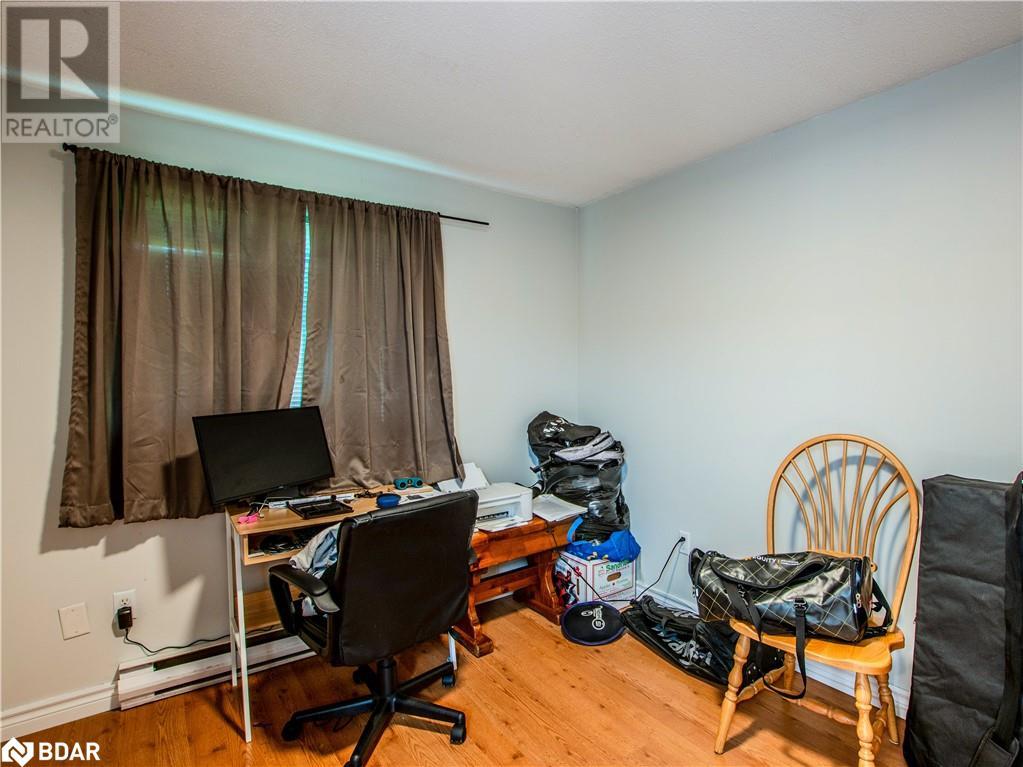 Photo 12 of 40 Doris Drive, Barrie ON