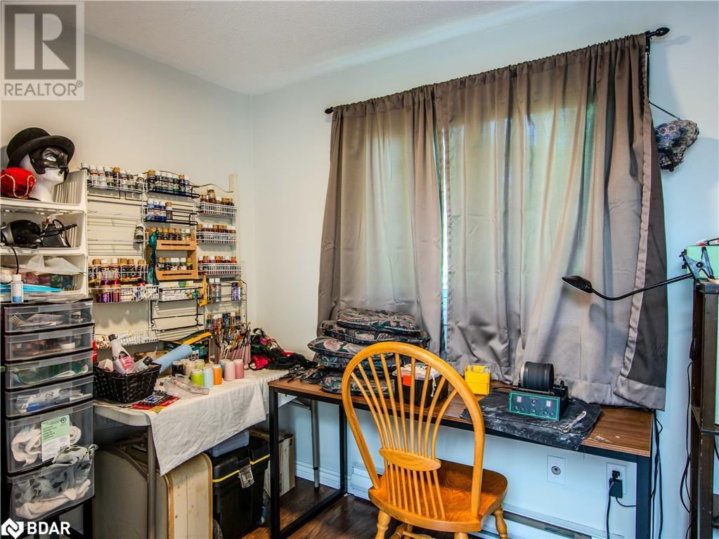 Photo 14 of 40 Doris Drive, Barrie ON