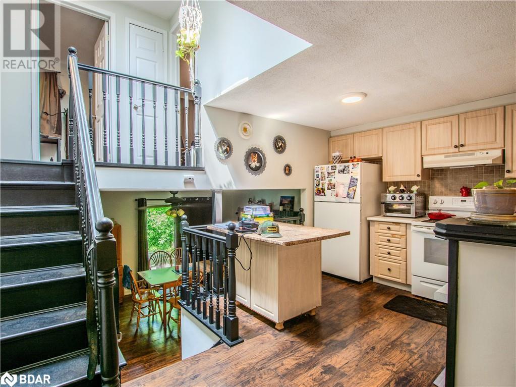 Photo 6 of 40 Doris Drive, Barrie ON
