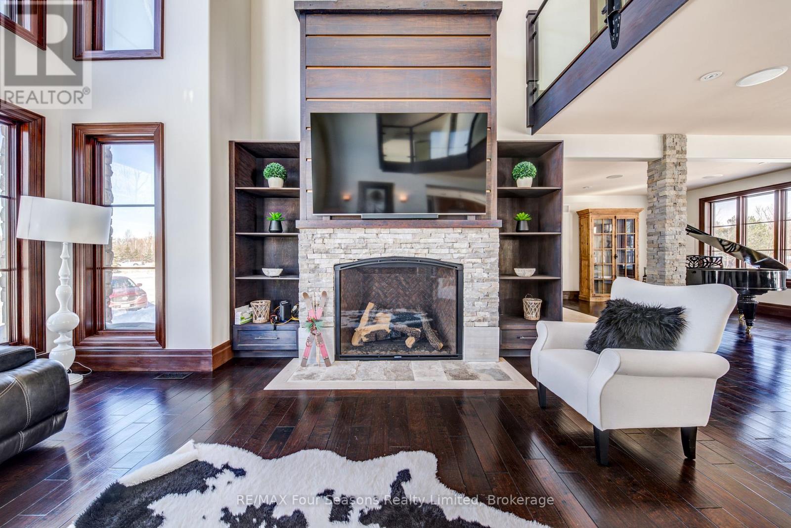 Photo 18 of 12 Windrose Valley Boulevard, Clearview ON