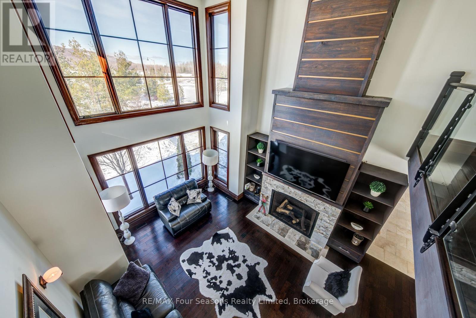 Photo 29 of 12 Windrose Valley Boulevard, Clearview ON