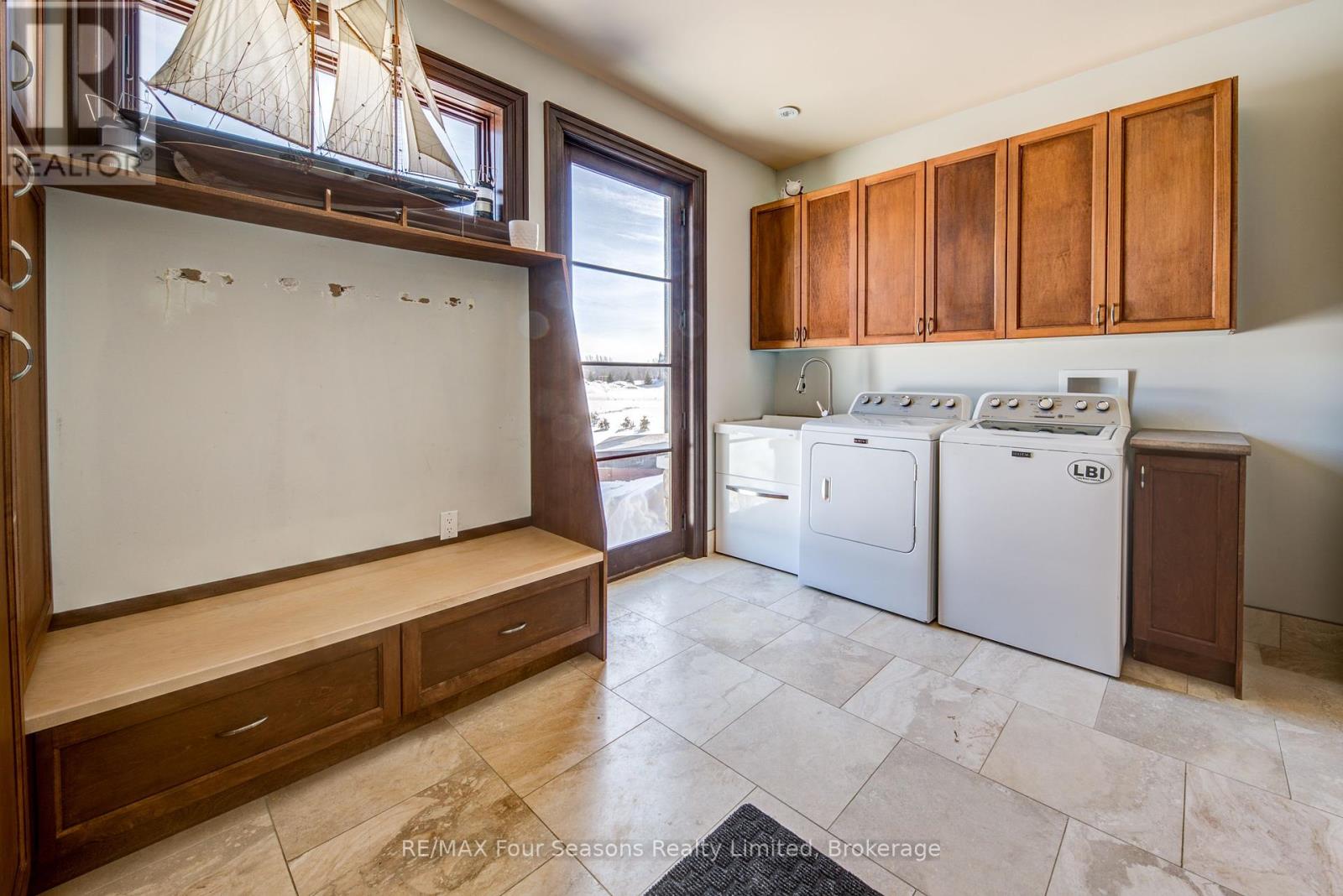 Photo 17 of 12 Windrose Valley Boulevard, Clearview ON