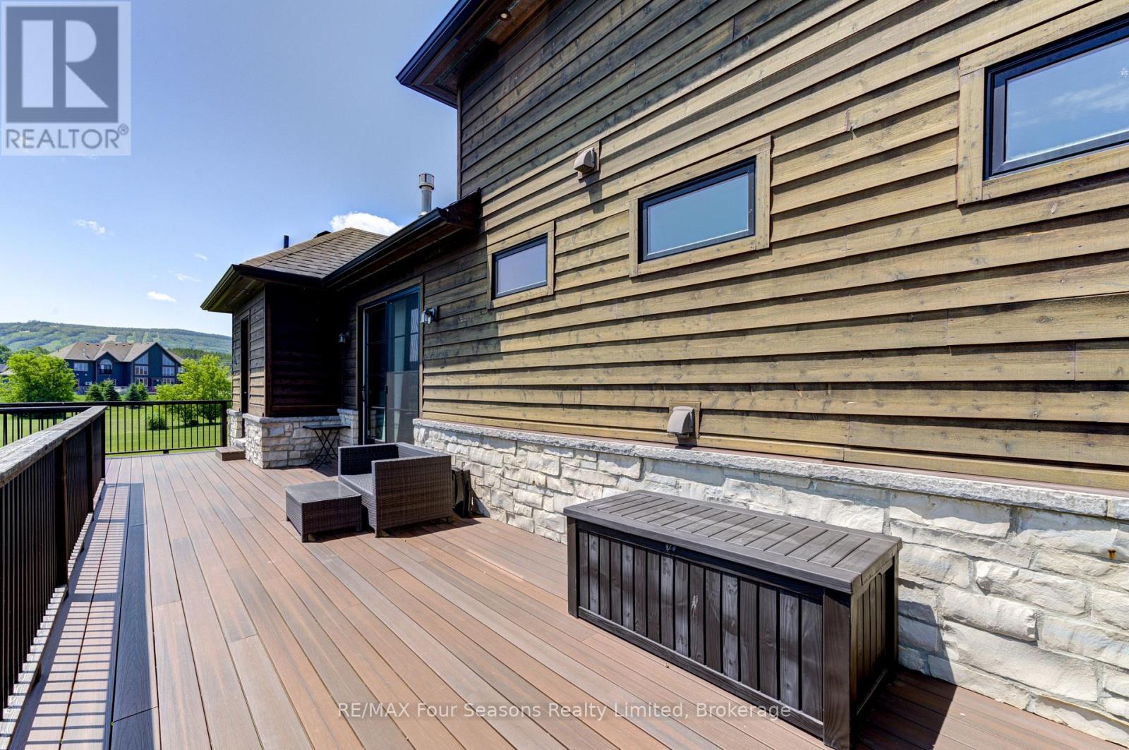 Photo 10 of 12 Windrose Valley Boulevard, Clearview ON