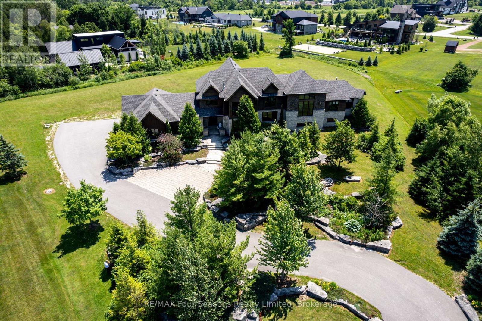 Photo 14 of 12 Windrose Valley Boulevard, Clearview ON