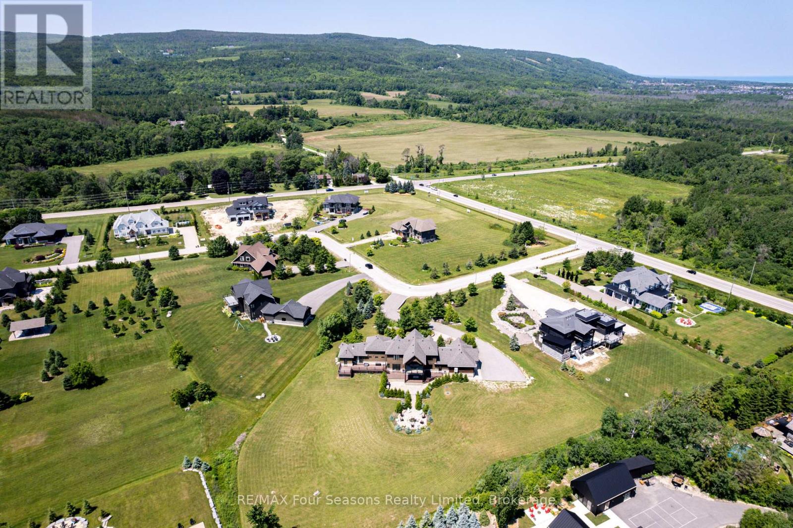 Photo 12 of 12 Windrose Valley Boulevard, Clearview ON