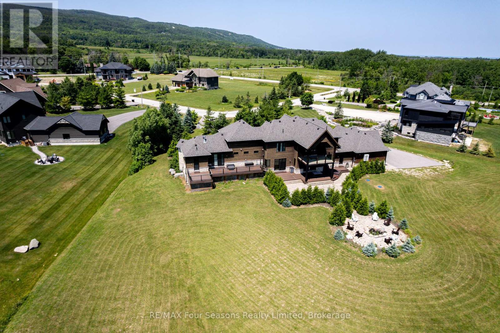 Photo 46 of 12 Windrose Valley Boulevard, Clearview ON