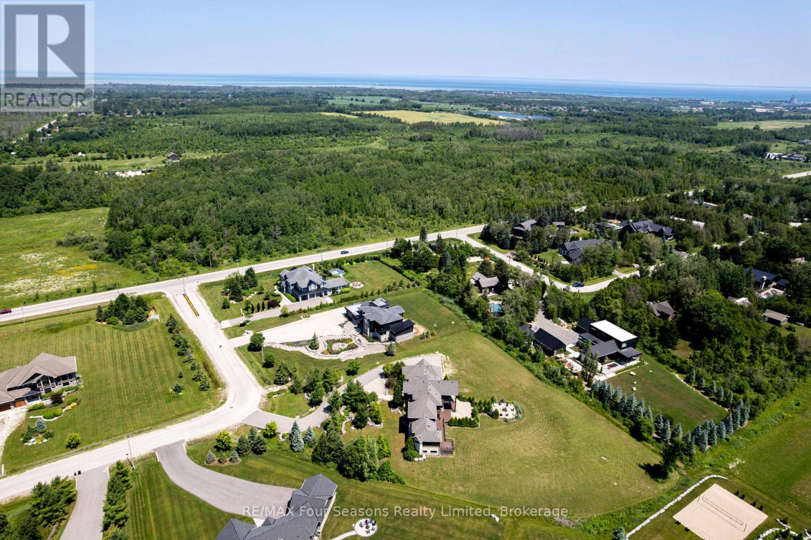 Photo 27 of 12 Windrose Valley Boulevard, Clearview ON