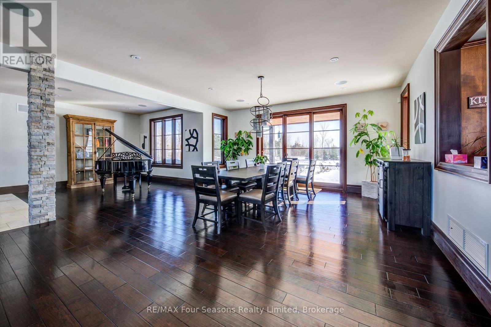 Photo 38 of 12 Windrose Valley Boulevard, Clearview ON