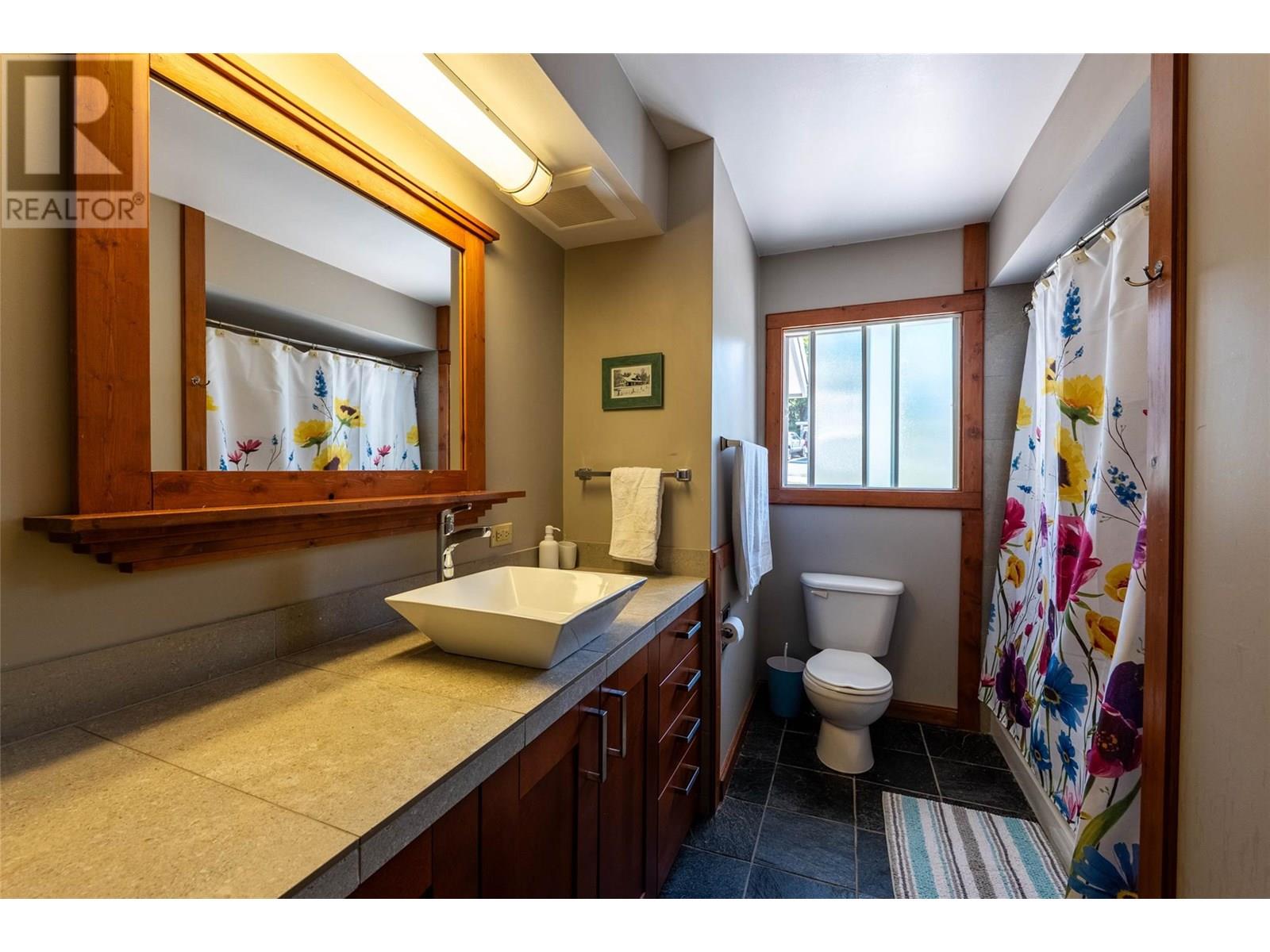 Photo 37 of 601 Mchardy Street, Nelson BC