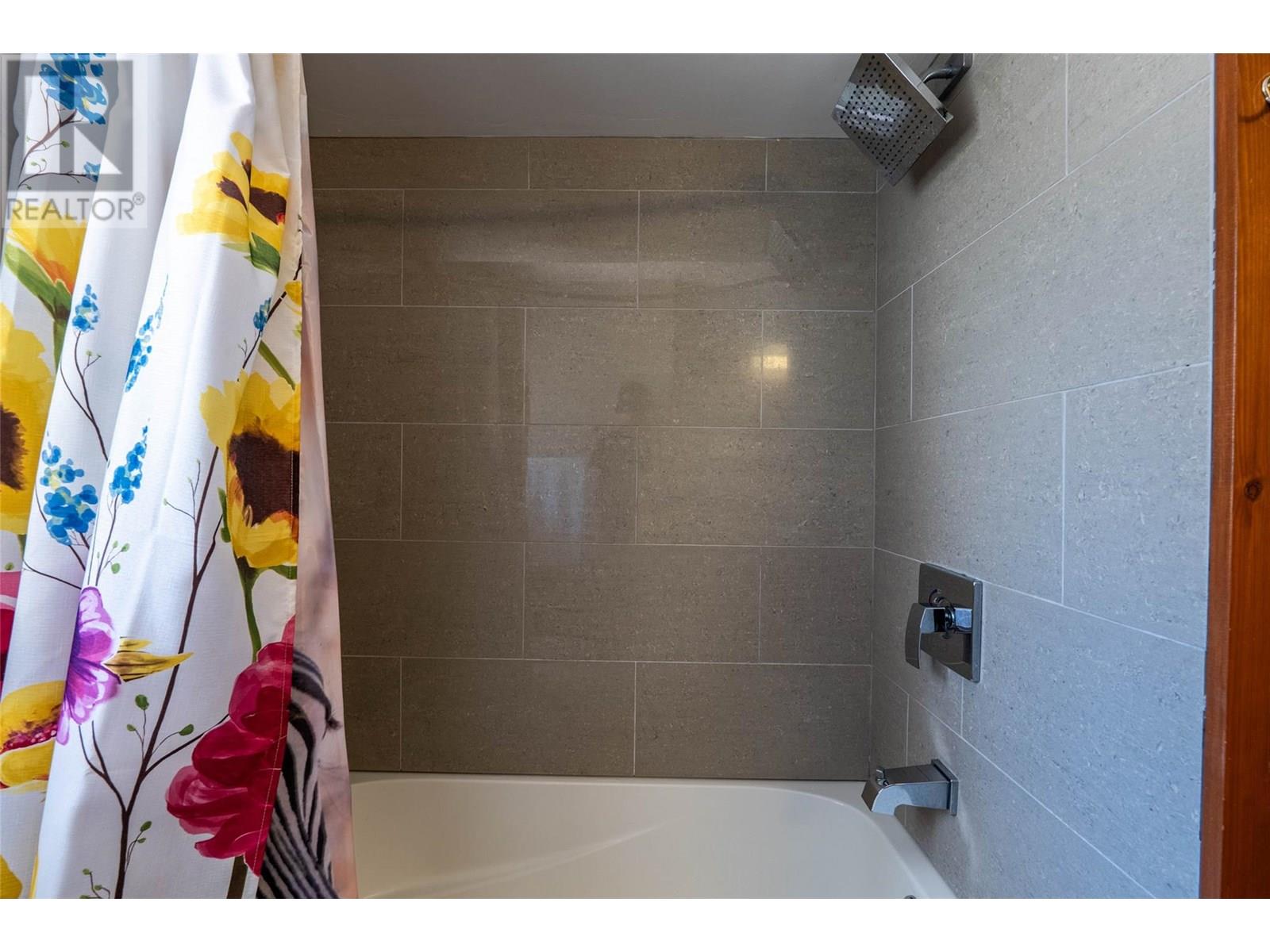 Photo 18 of 601 Mchardy Street, Nelson BC