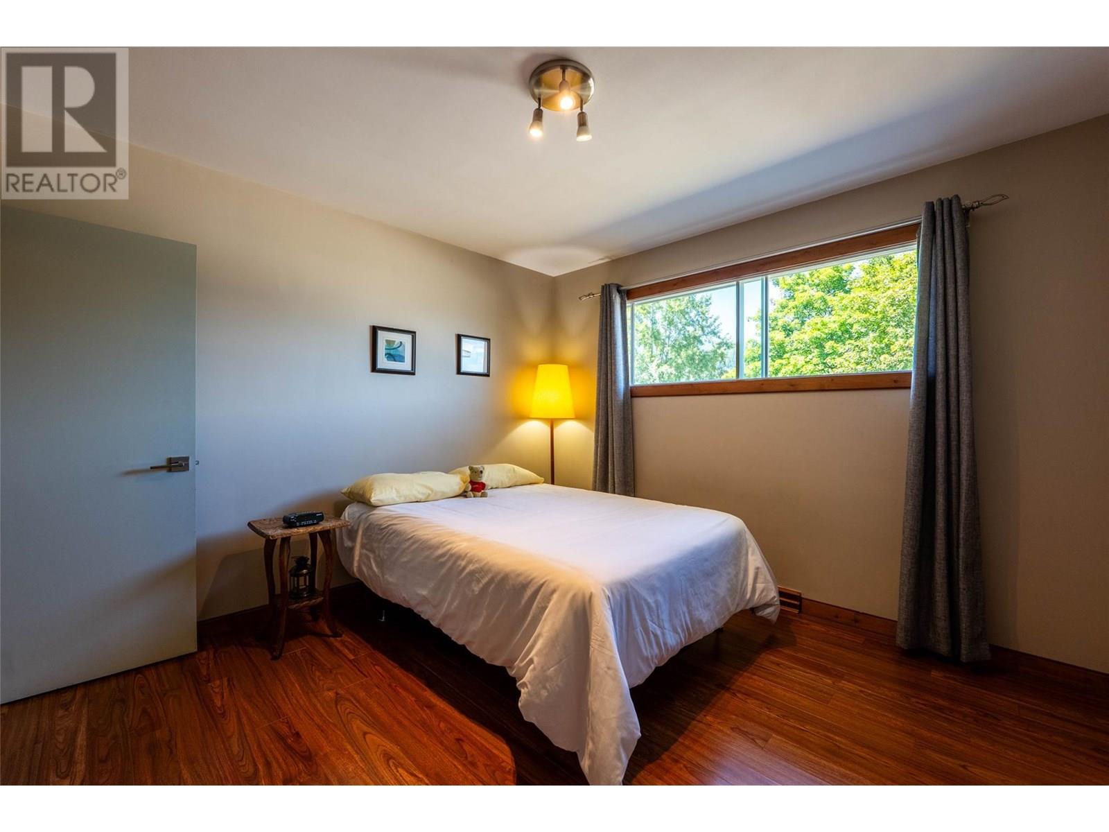 Photo 5 of 601 Mchardy Street, Nelson BC