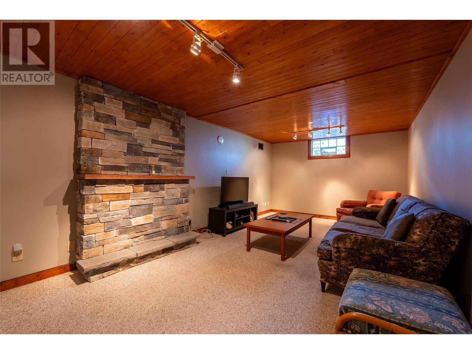 Photo 7 of 601 Mchardy Street, Nelson BC