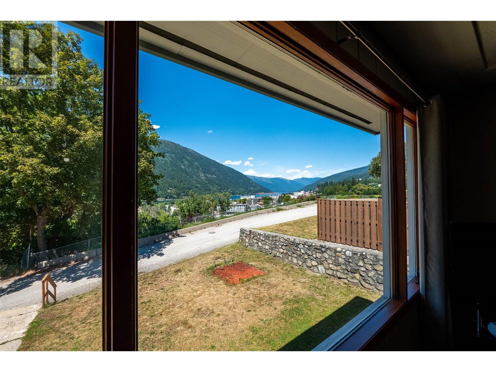 Photo 9 of 601 Mchardy Street, Nelson BC