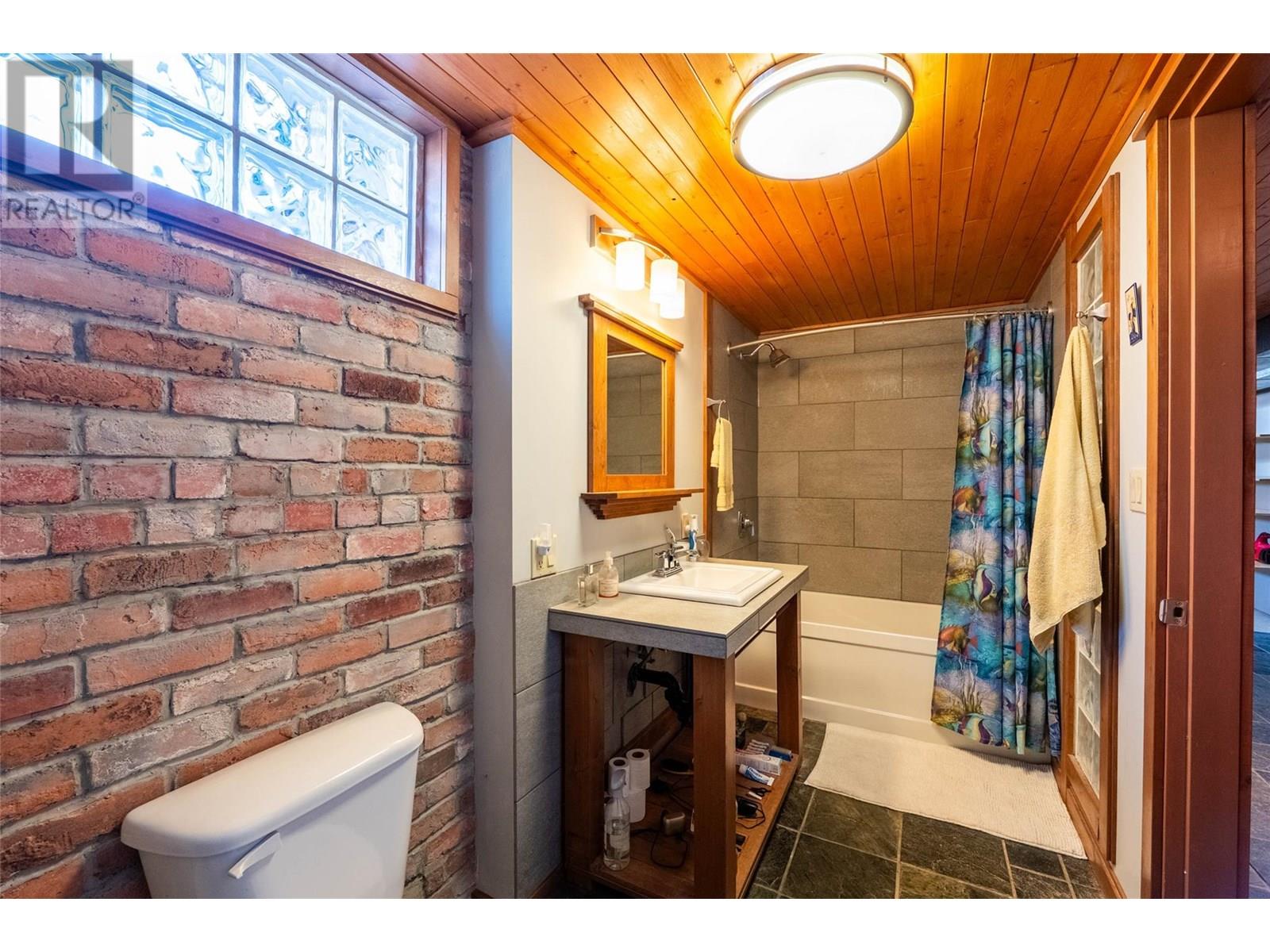Photo 14 of 601 Mchardy Street, Nelson BC