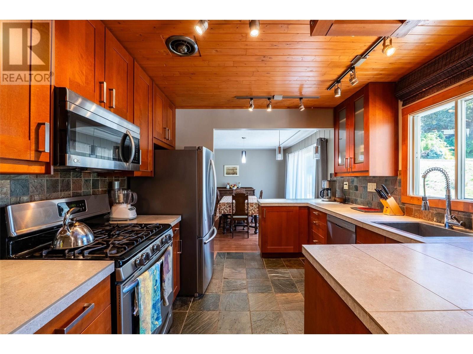Photo 23 of 601 Mchardy Street, Nelson BC