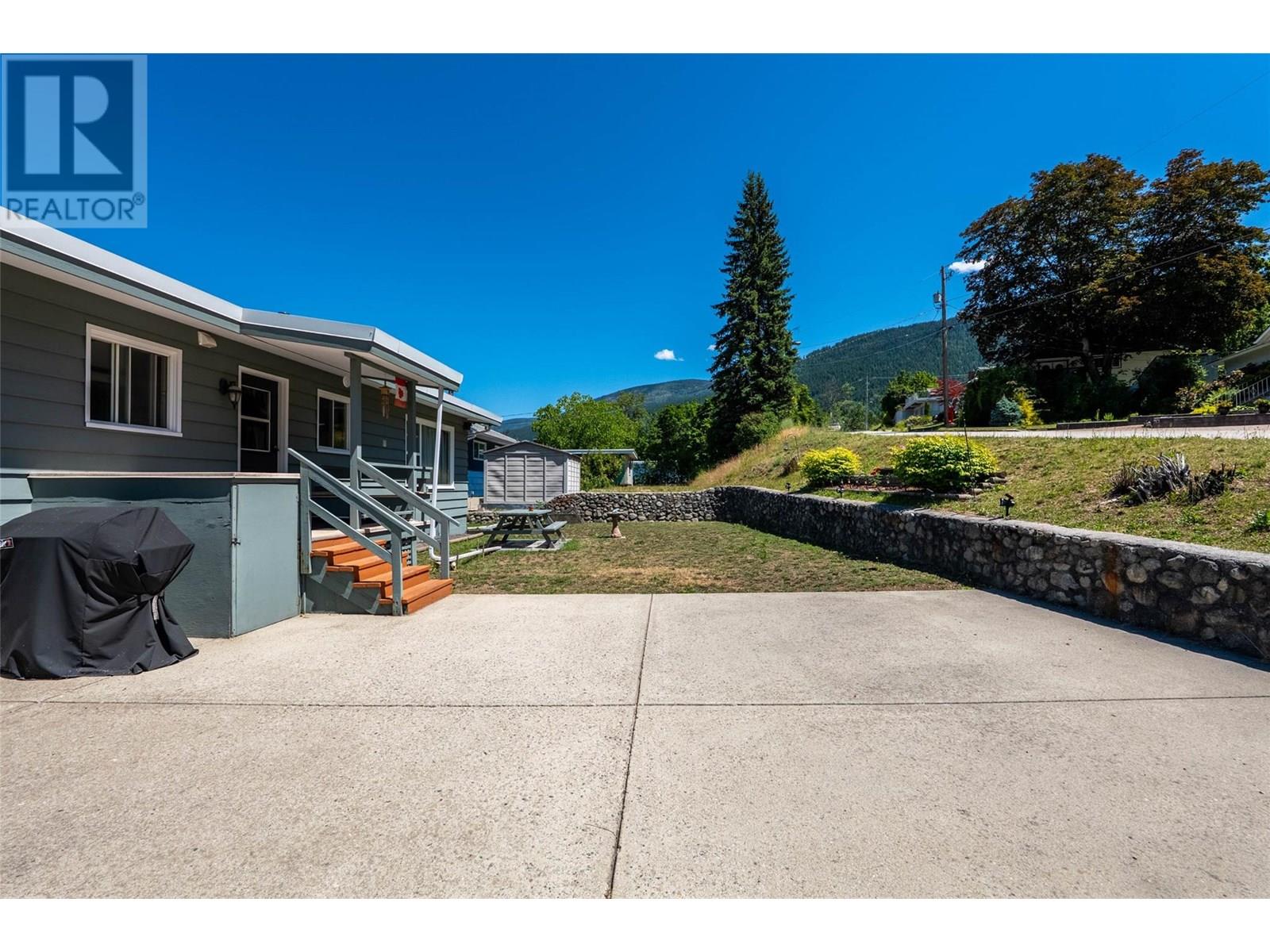 Photo 40 of 601 Mchardy Street, Nelson BC