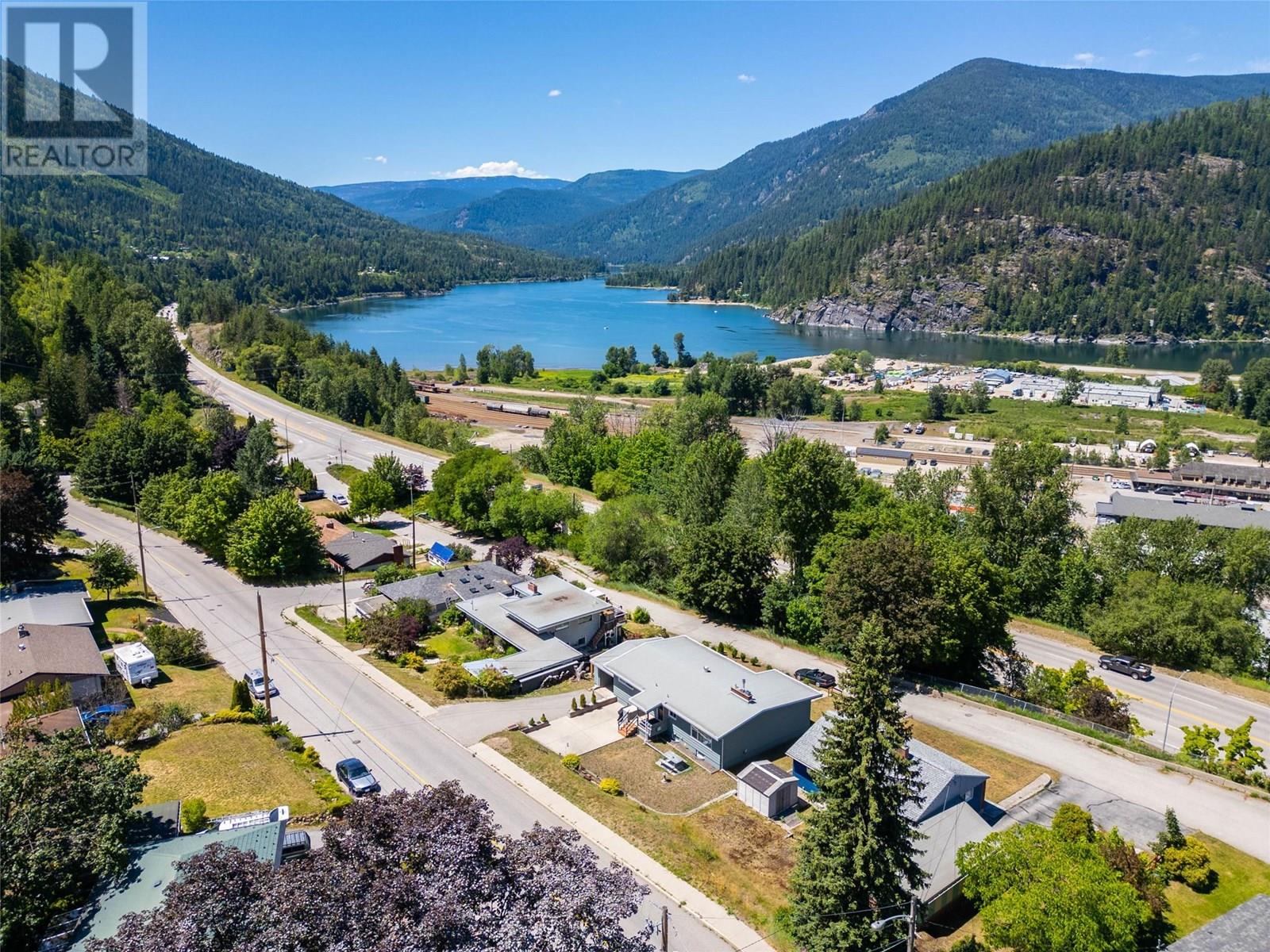 Photo 13 of 601 Mchardy Street, Nelson BC