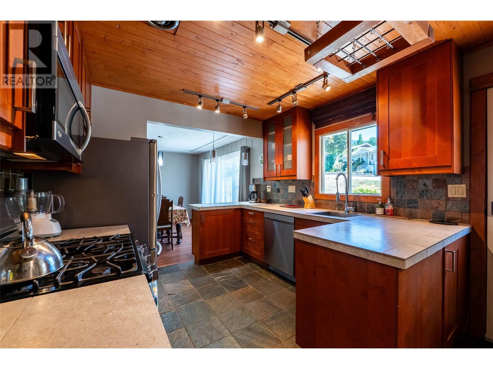 Photo 34 of 601 Mchardy Street, Nelson BC