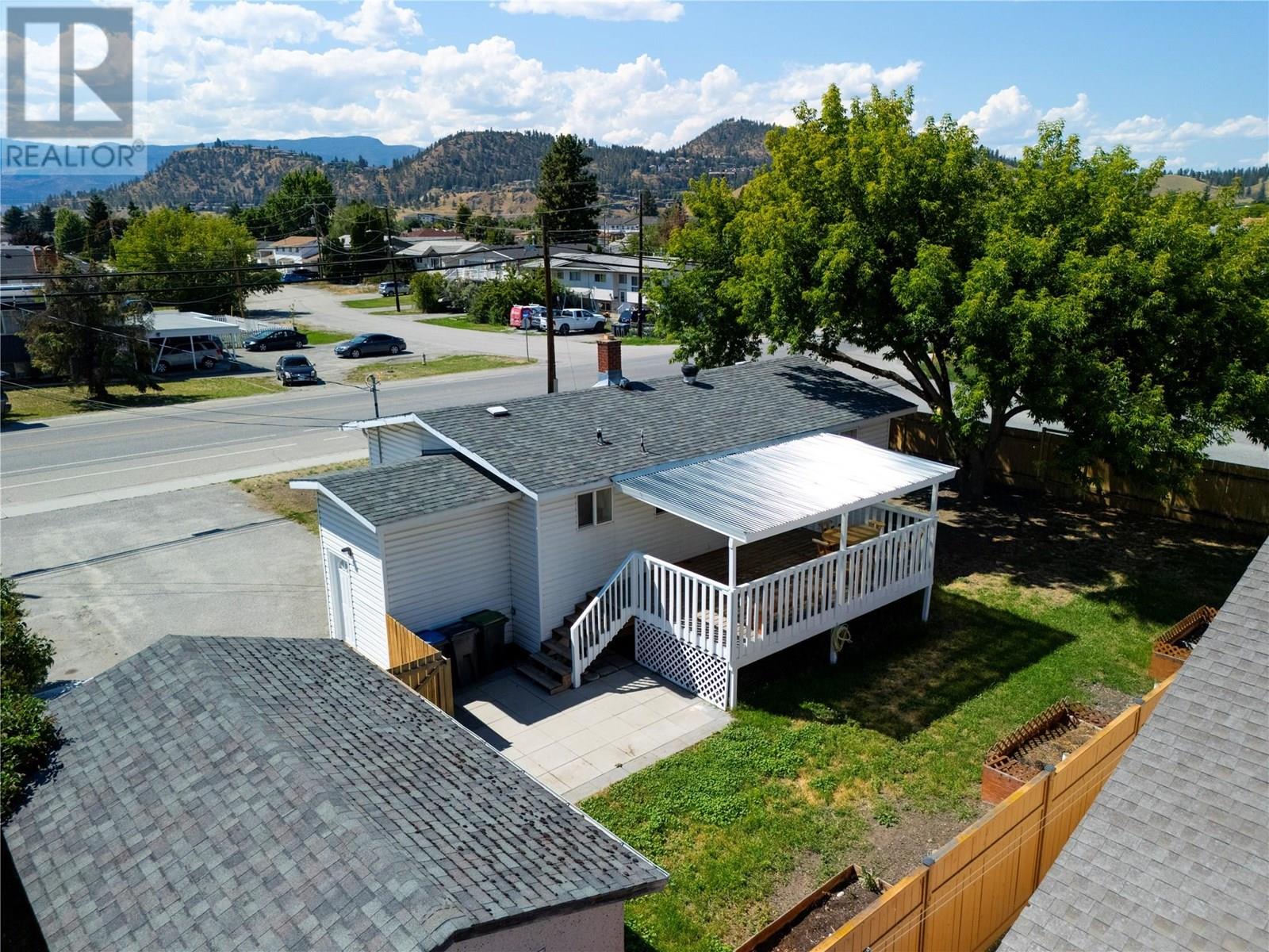 Photo 13 of 415 Gerstmar Road, Kelowna BC