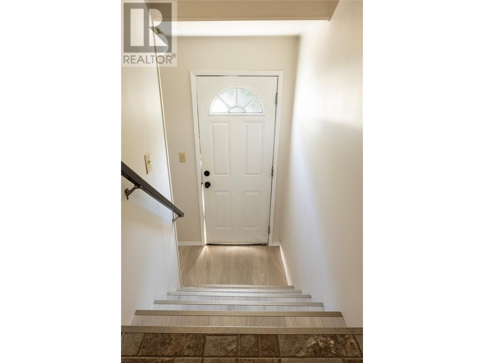 Photo 21 of 415 Gerstmar Road, Kelowna BC