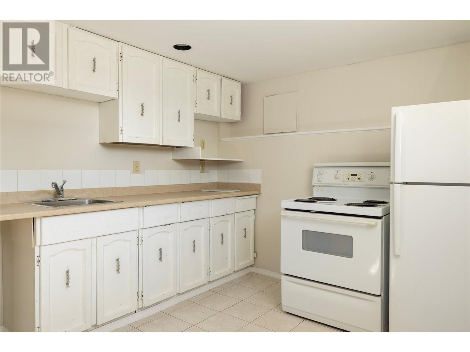 Photo 3 of 415 Gerstmar Road, Kelowna BC