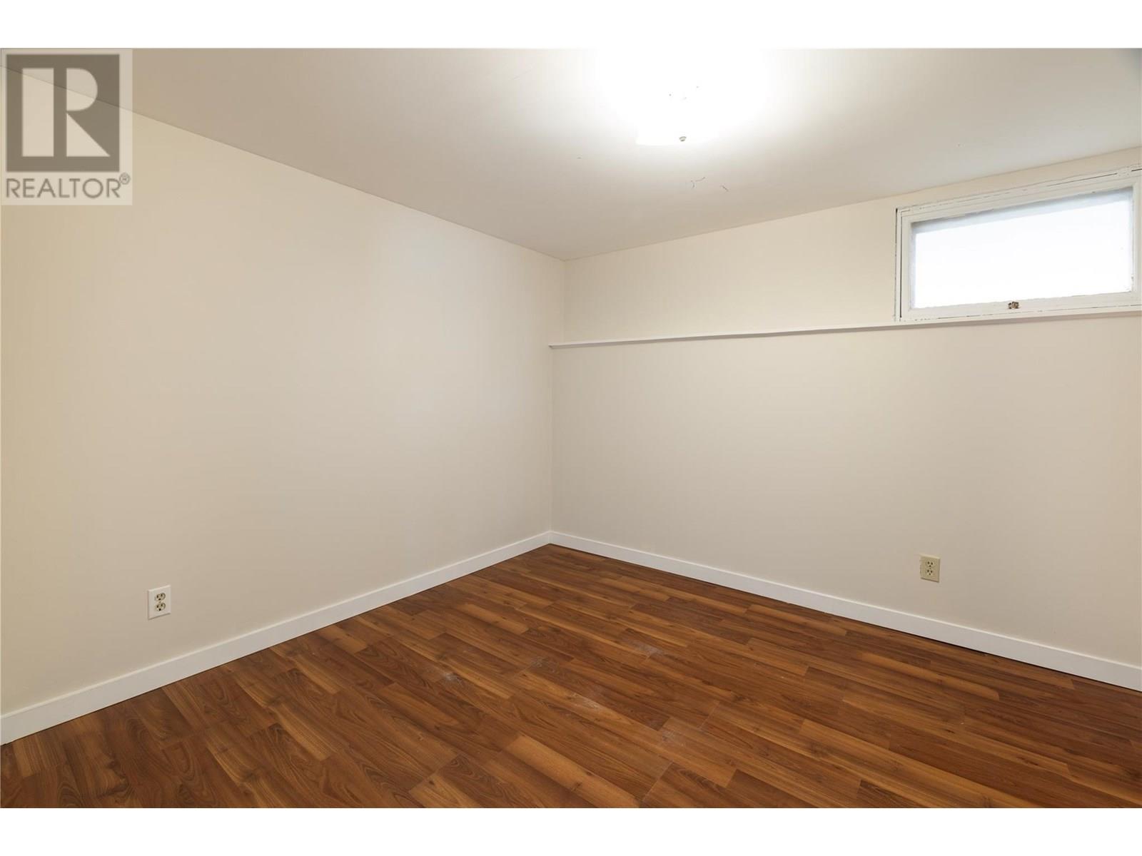 Photo 11 of 415 Gerstmar Road, Kelowna BC