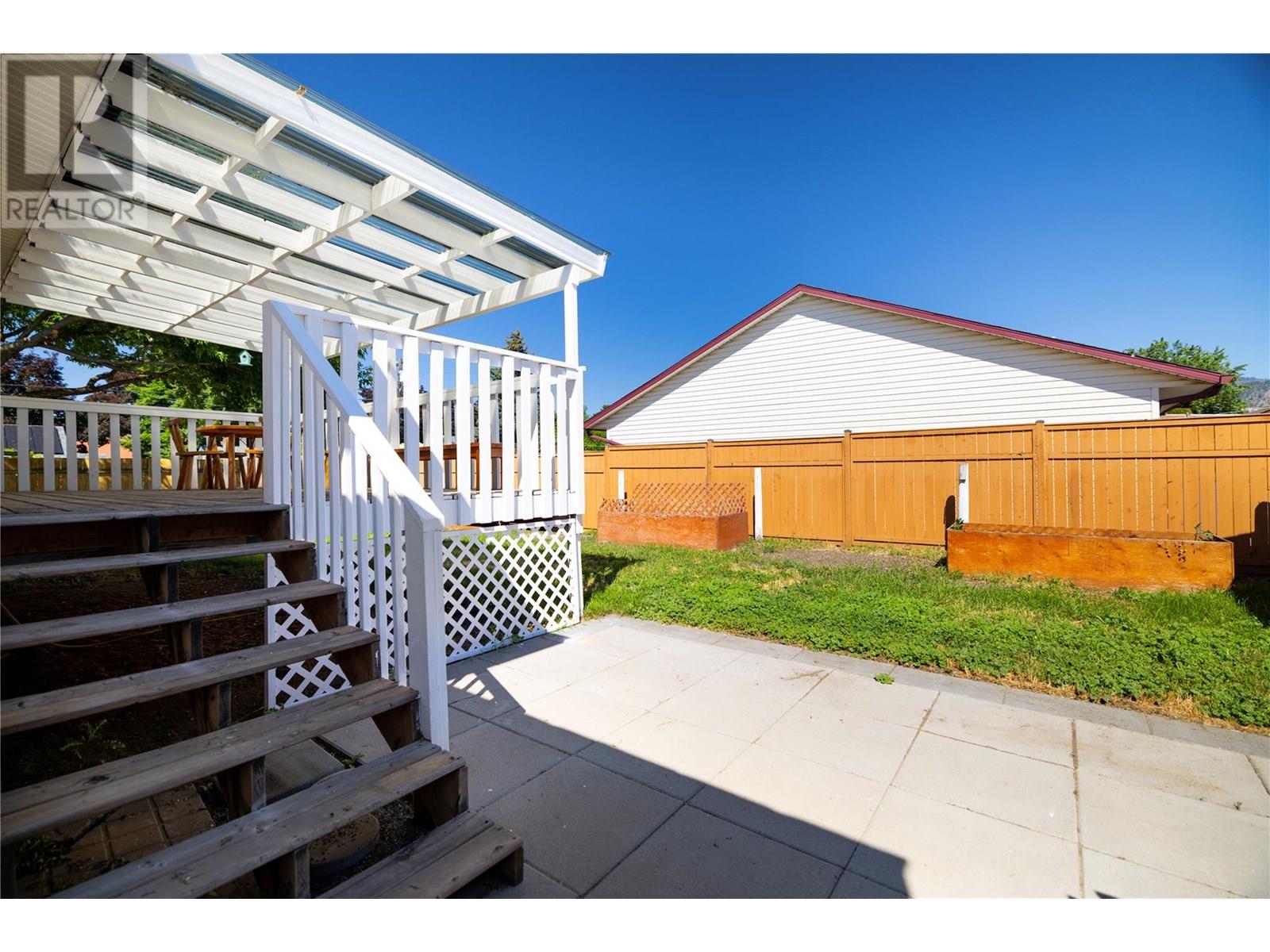 Photo 6 of 415 Gerstmar Road, Kelowna BC