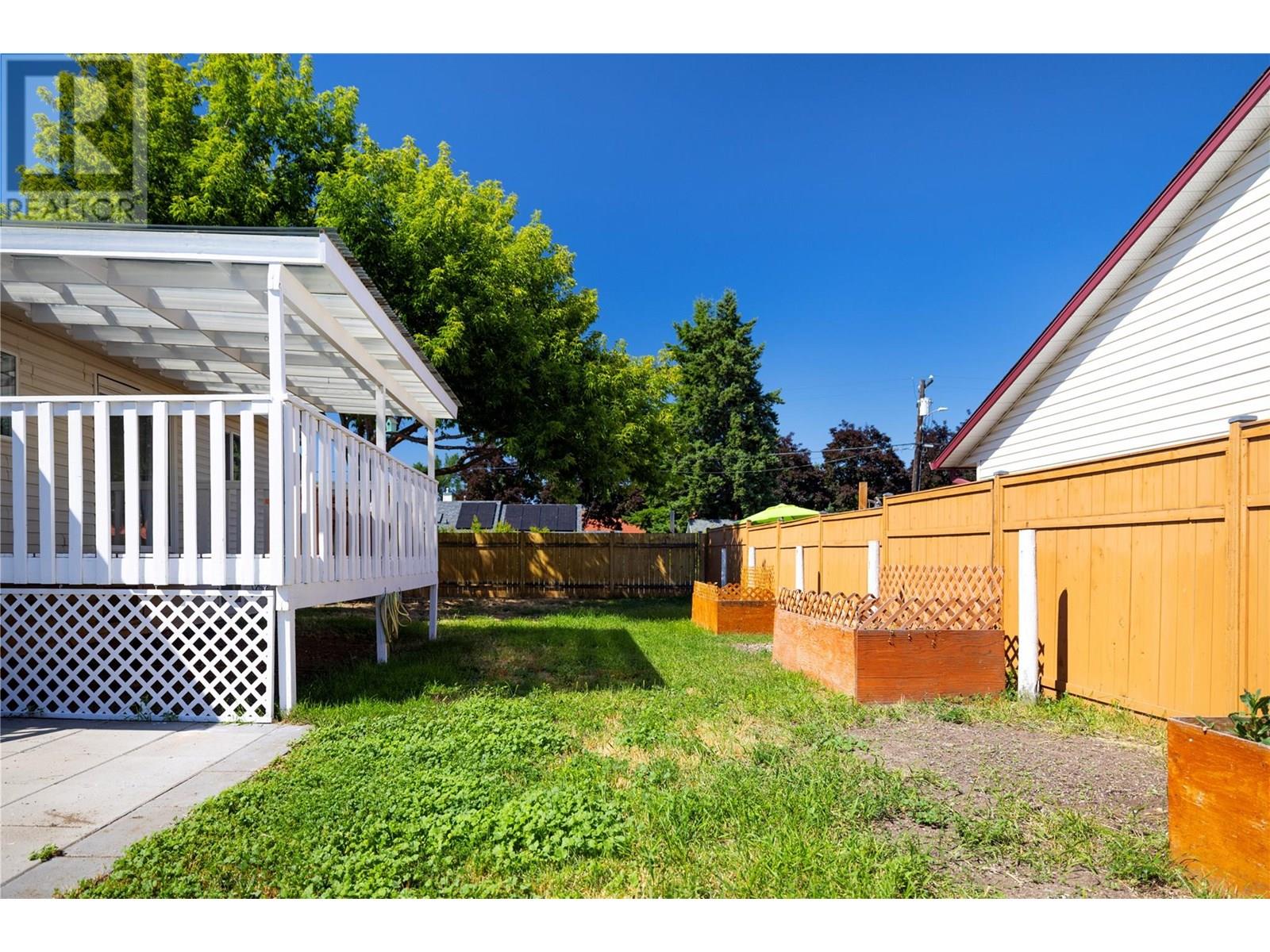 Photo 16 of 415 Gerstmar Road, Kelowna BC