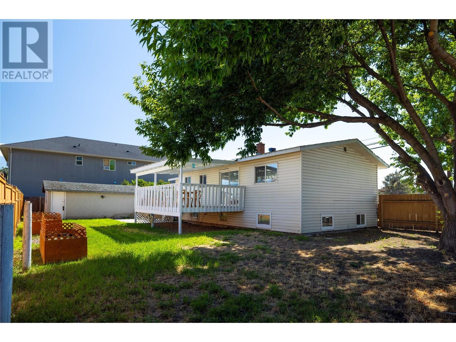 Photo 17 of 415 Gerstmar Road, Kelowna BC