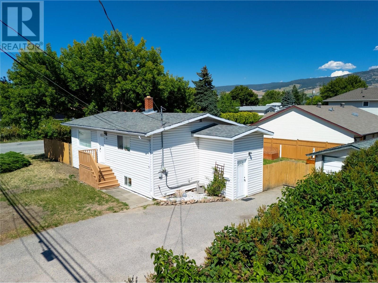 Photo 2 of 415 Gerstmar Road, Kelowna BC