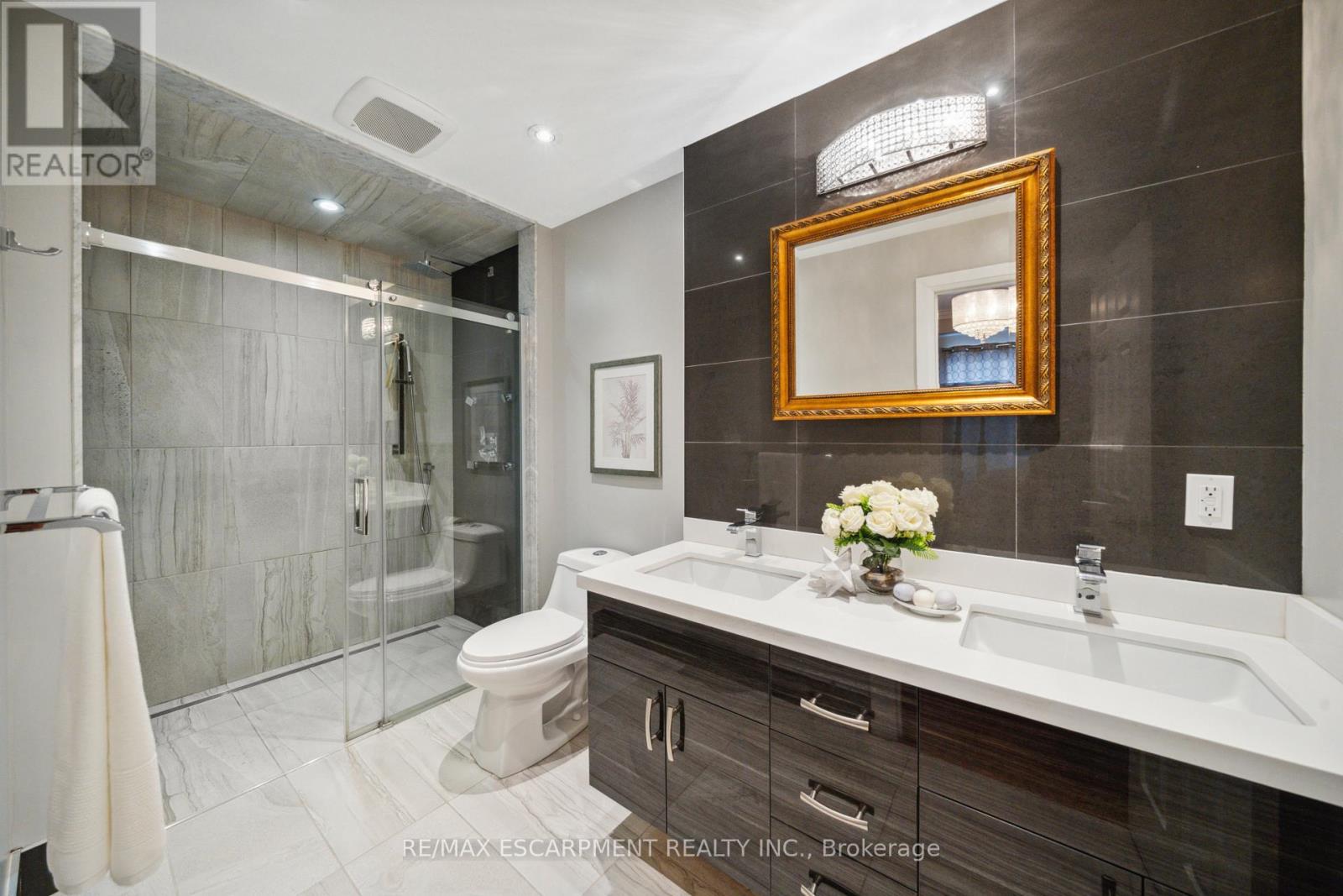 Photo 17 of 1569 Glenburnie Road, Mississauga ON