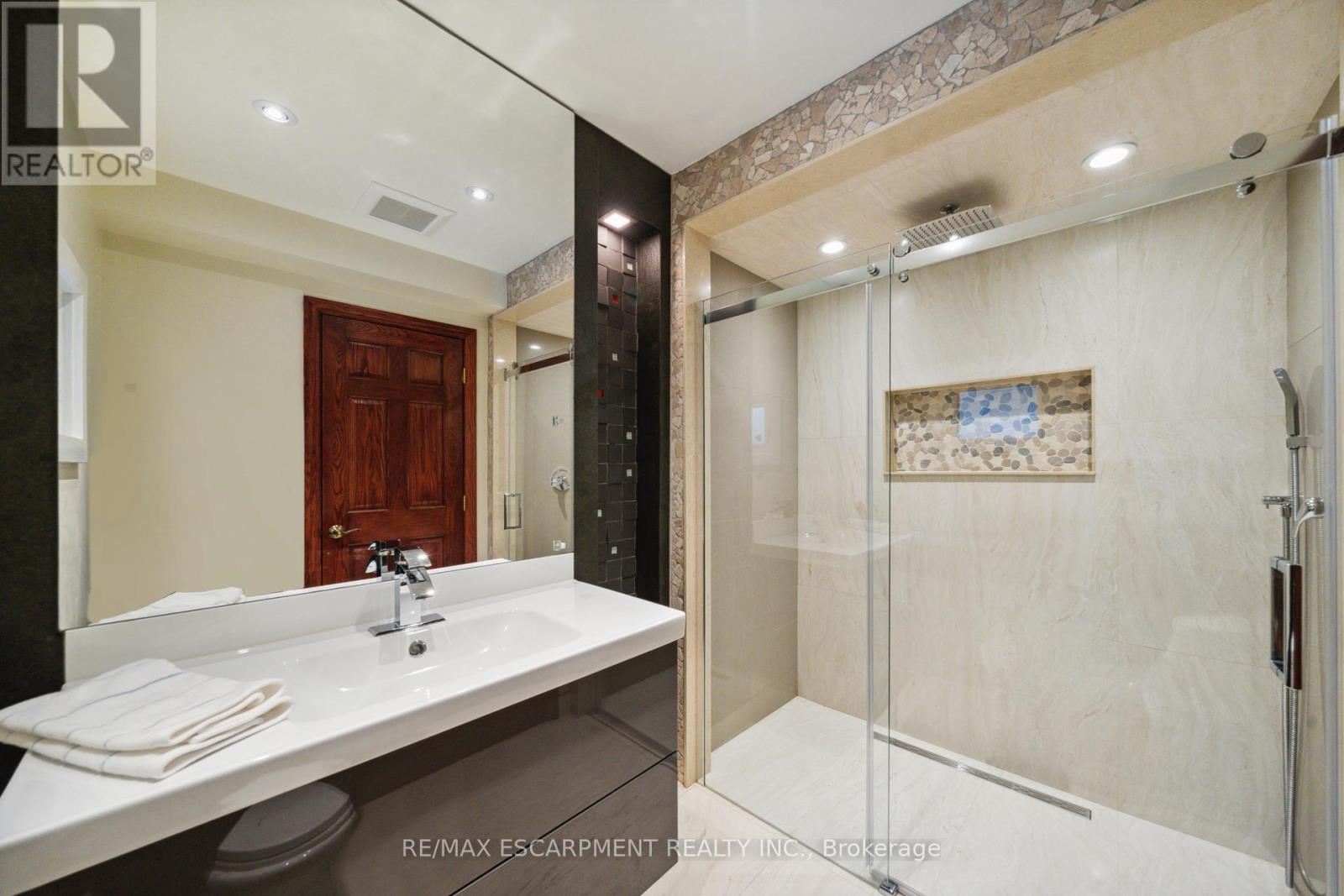 Photo 31 of 1569 Glenburnie Road, Mississauga ON