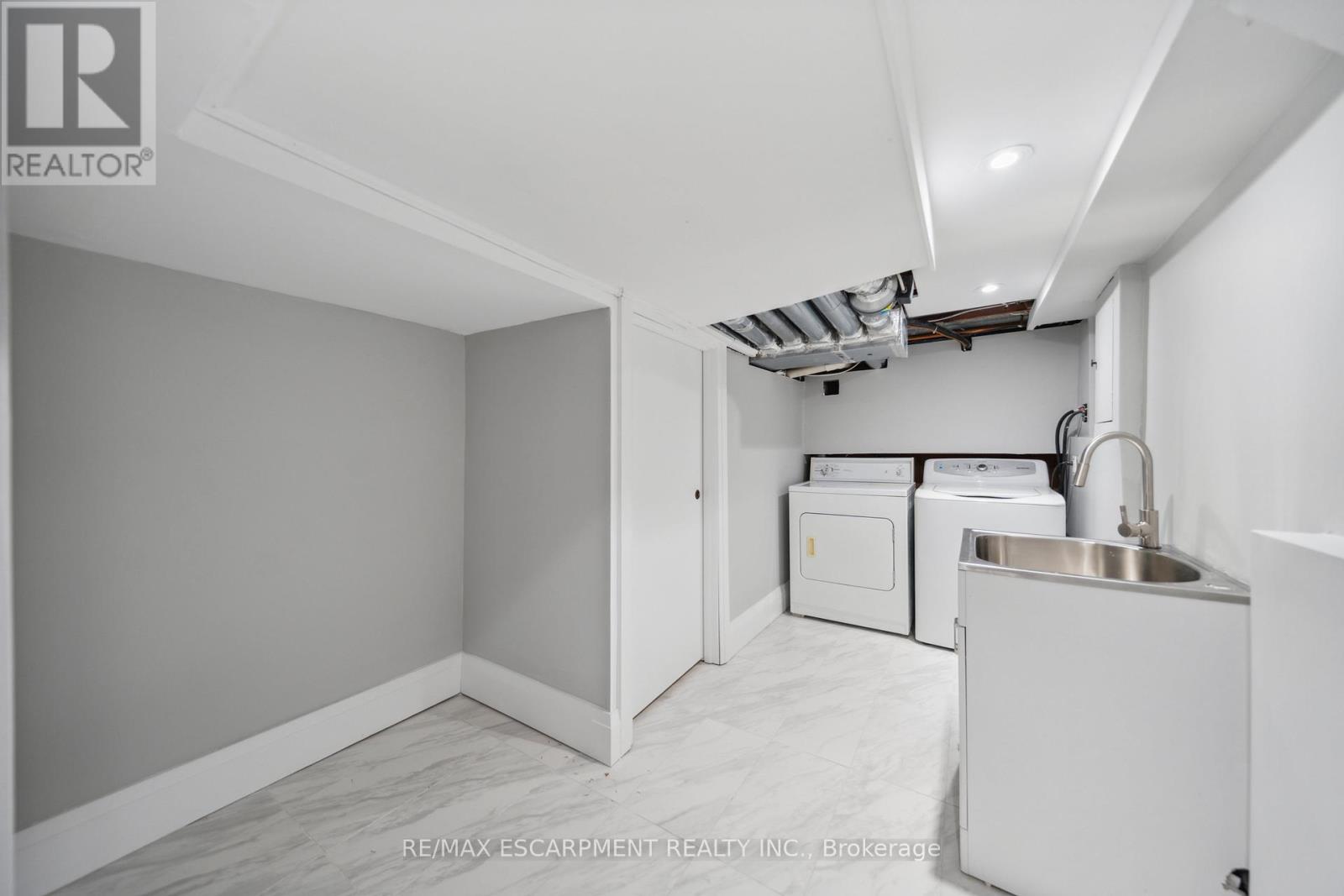 Photo 35 of 1569 Glenburnie Road, Mississauga ON
