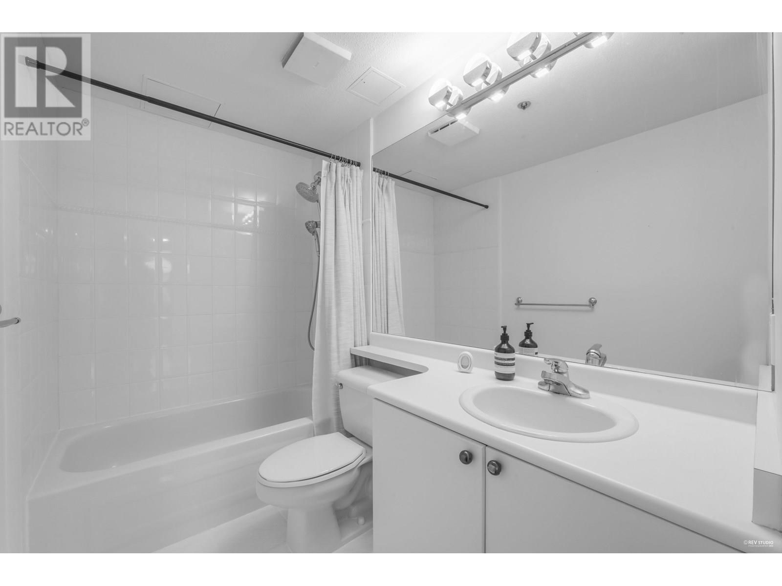 Photo 4 of 301 233 Abbott Street, Vancouver BC