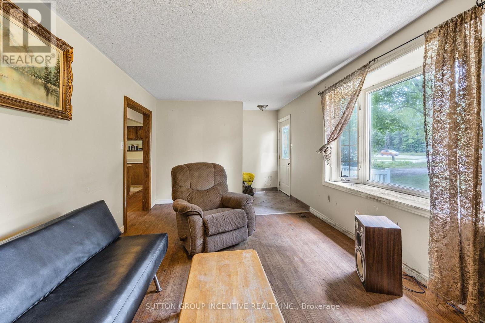 Photo 32 of 1213 Bayfield Street N, Springwater ON