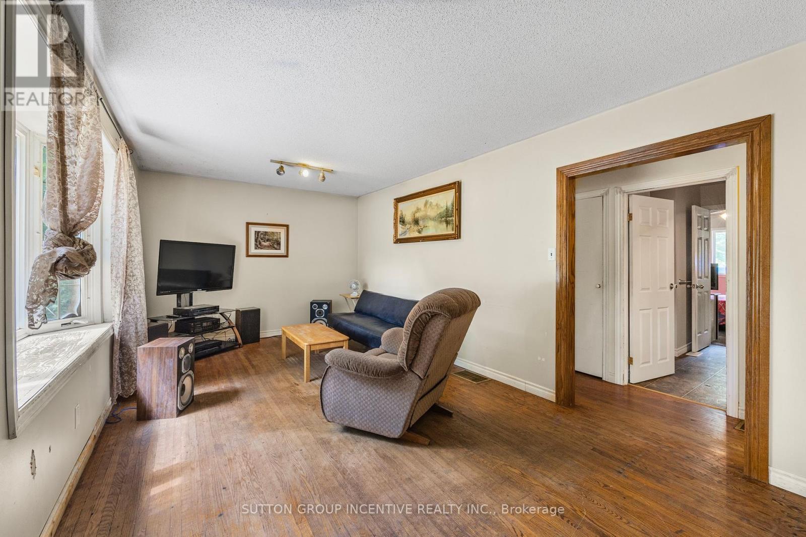 Photo 33 of 1213 Bayfield Street N, Springwater ON