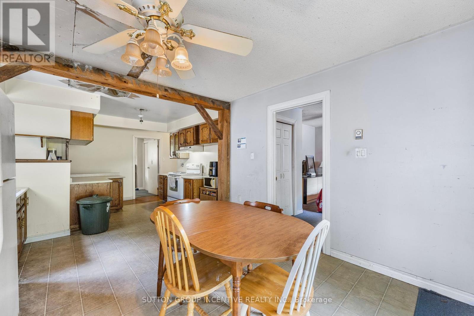 Photo 5 of 1213 Bayfield Street N, Springwater ON