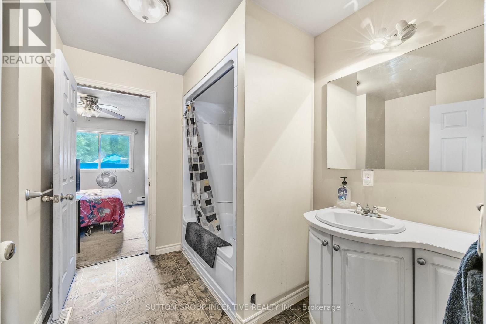 Photo 37 of 1213 Bayfield Street N, Springwater ON